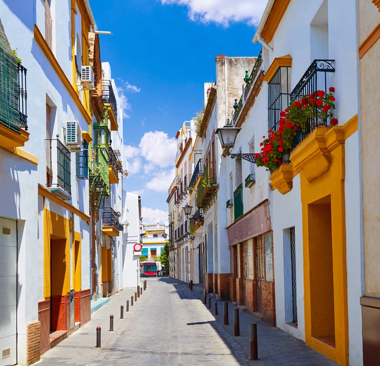 pretty houses in Triana, a must visit neighborhood with 3 days in Seville