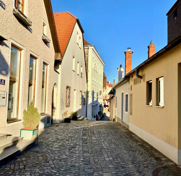 tiny back alley in the village of Melk
