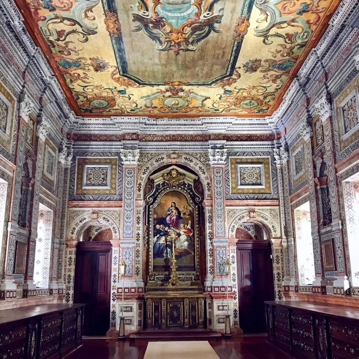 the sacristy with polychrome marble walls