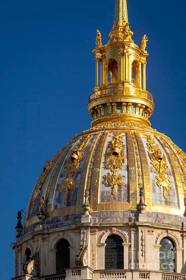 the iconic gold dome of Les Invalides
