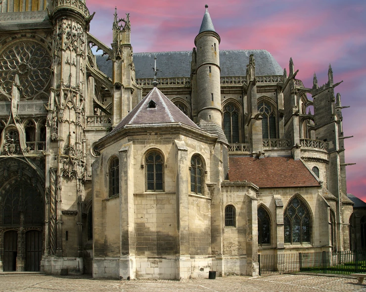  the Cathédrale de Notre Damein Senlis France