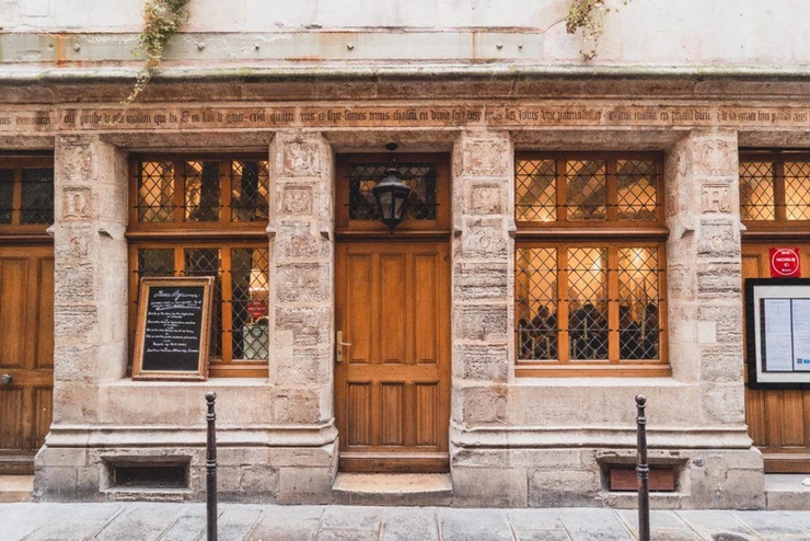 Auberge Nicolas Flamel, a restaurant in Paris' oldest building
