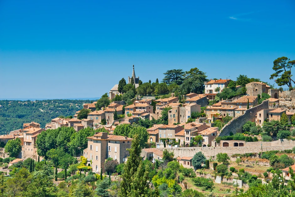 the hilltop village of Bonnieux in Provence