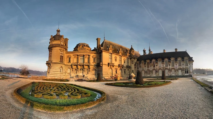 the Chateau de Chantilly. Image source Panoramas on Flickr