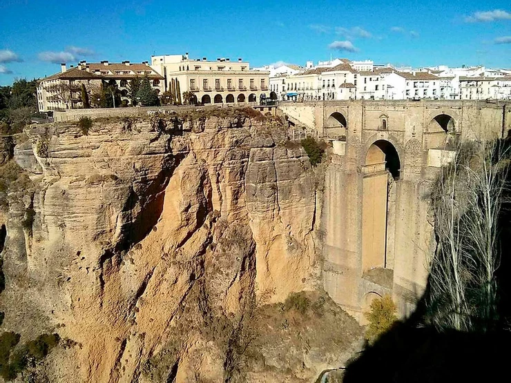 the dramatic town of Ronda with its Punta Nuevo