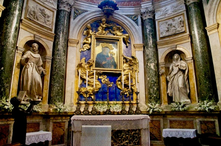 the Chigi Chapel with the Madonna del Voto in the center