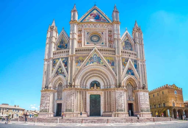 the beautiful facade of Orvieto Cathedral