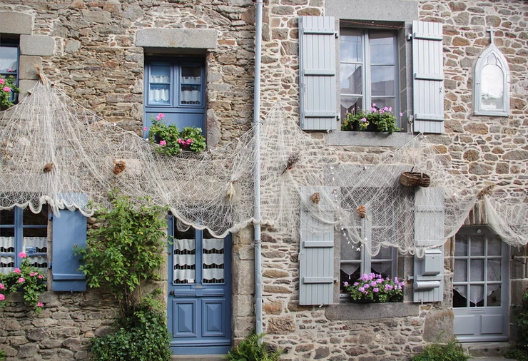 pretty stone homes in Saint-Suliac