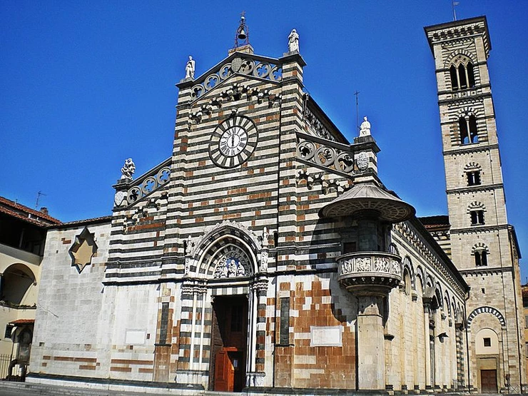the Duomo in Prato, a must see site in Tuscany