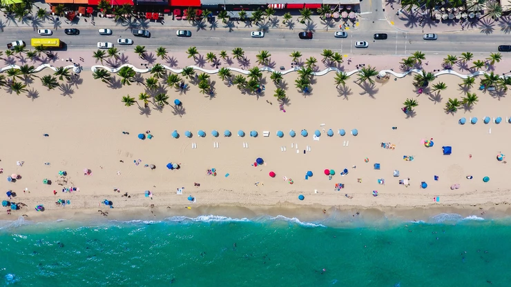 sandy beach in Naples Florida
