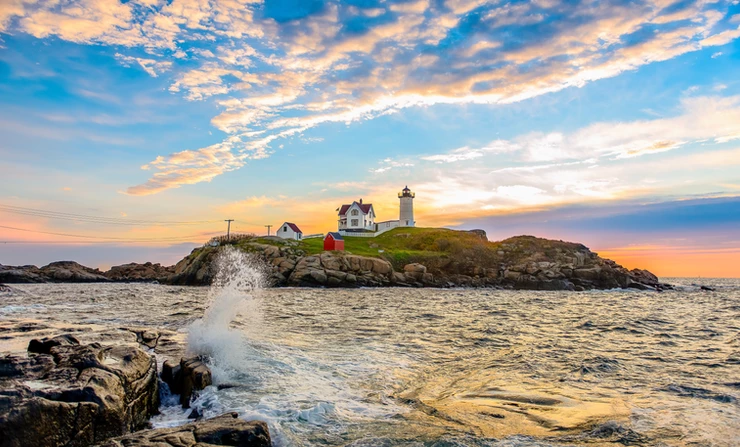 lighthouse in Portland Maine, the firs stop on your ten days in Maine itinerary