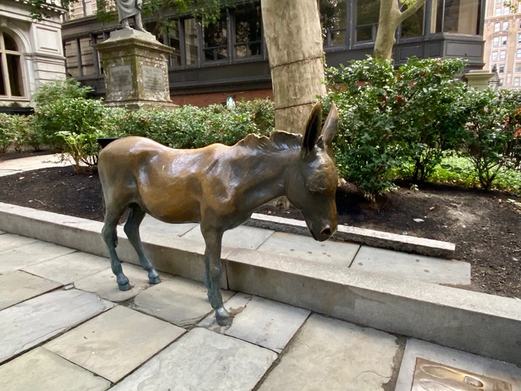 donkey statue at Old City Hall