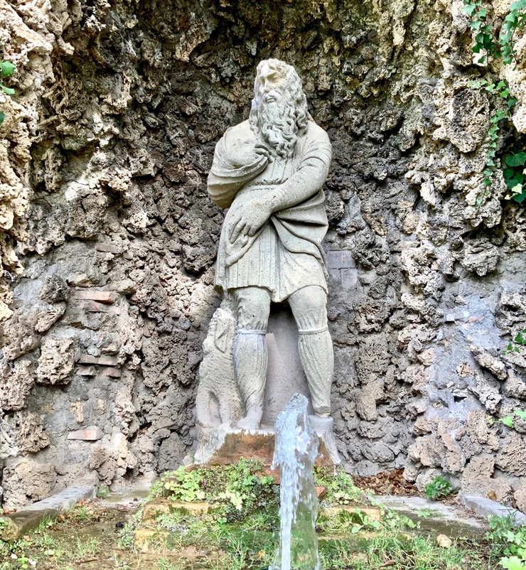 statue inside a grotto at Villa d'Este