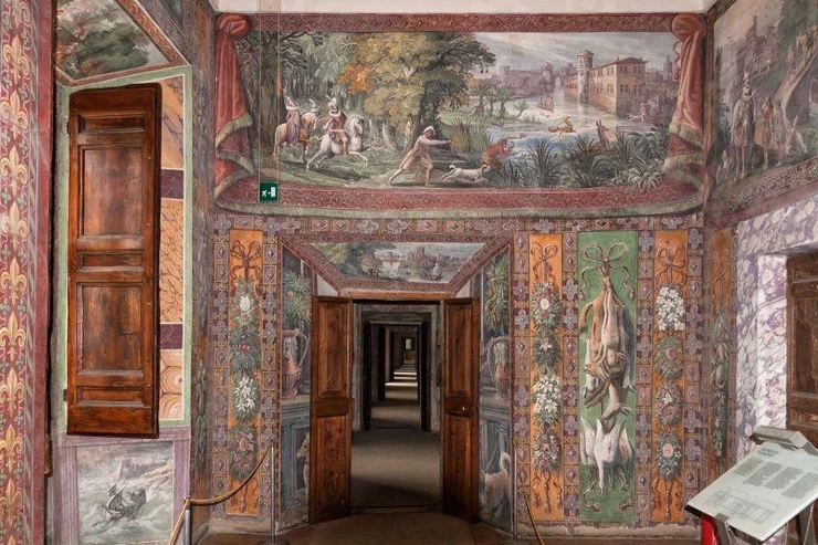 Room of the Hunt, with frescos by Antonio Tempesta