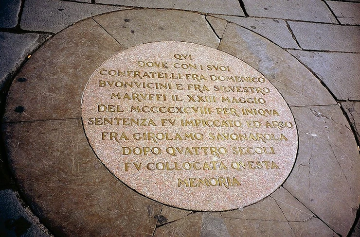 the plaque in the Plazza della Signoria showing where Savanarola was executed