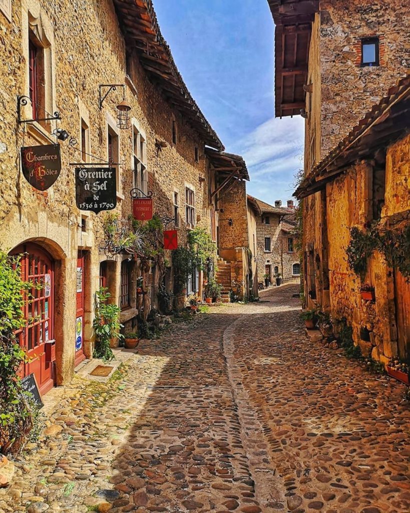 cobbled street in Perouges