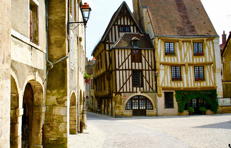 half timbers in Troyes