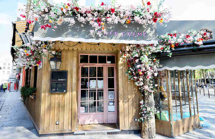 Cafe Creme on Rue Dupetit-Thouars