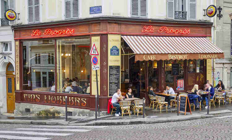 Paris and Beyond: Bar de l'Echelle - café en rose foncé