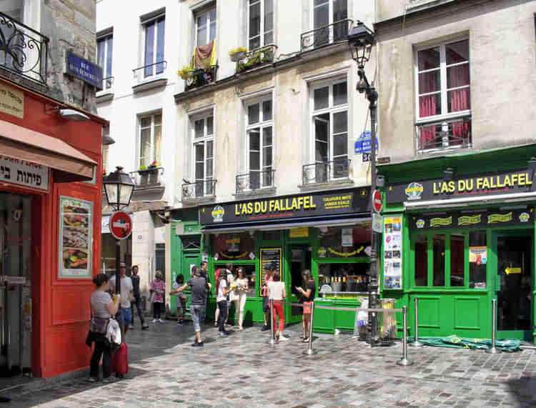 Rue de Rosiers, a must see street in the Marais