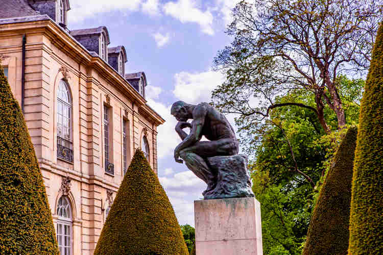 exterior of the Rodin Museum with a view of Rodin's sculpture The Thinker