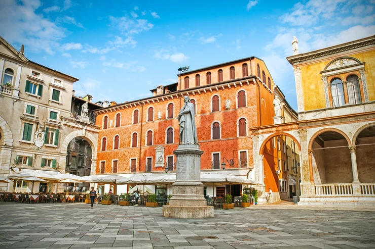 Piazza dei Signori with a statue of Dante