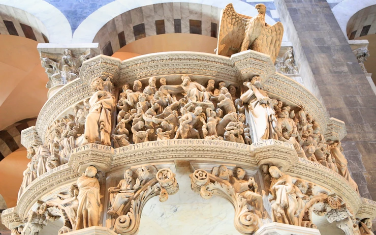 detail of the top of the intricately carved Pisano pulpit in Pisa's Duomo