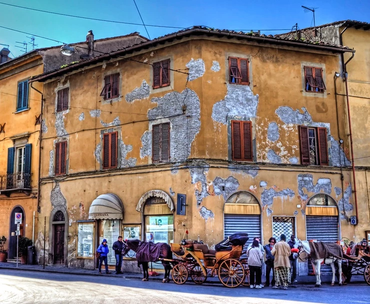 pretty building in the historic town center of Pisa