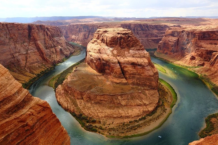 Horseshoe Bend, just 5 miles from the entrance to the Grand Canyon
