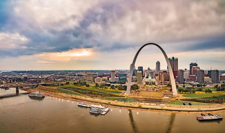 cityscape of St. Louis with the Gateway Arch