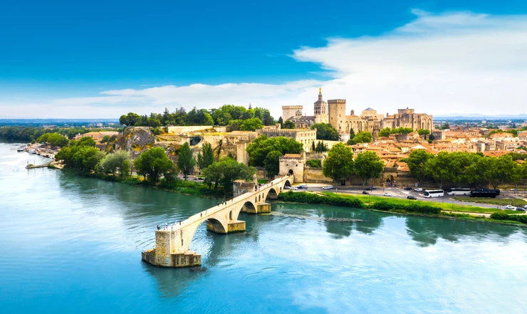 Pont Saint Benezet and the town of Avignon