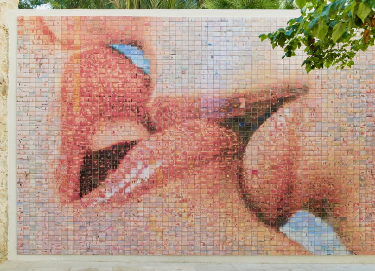 the romantically-named Kiss mural near Barcelona Cathedral