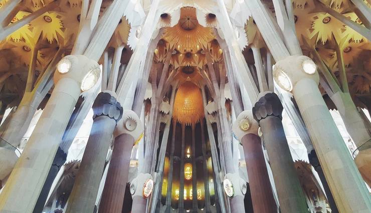 interior nave of Sagrada Familia