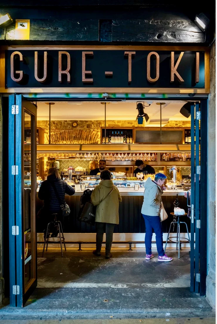 Gure-Tok, a fantastic pintxos bar in Plaza Nuevo