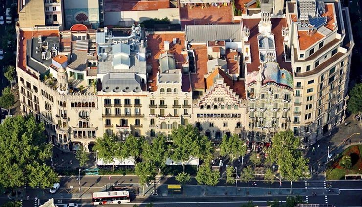 aerial view of the Block of Discord on Passeig de Gracia, @ Casa Batllo