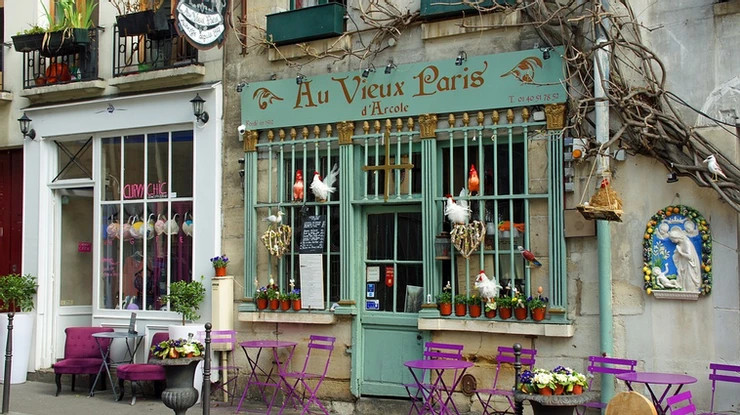 one of Paris' cutest cafes, Au Vieux Paris d'Arcole