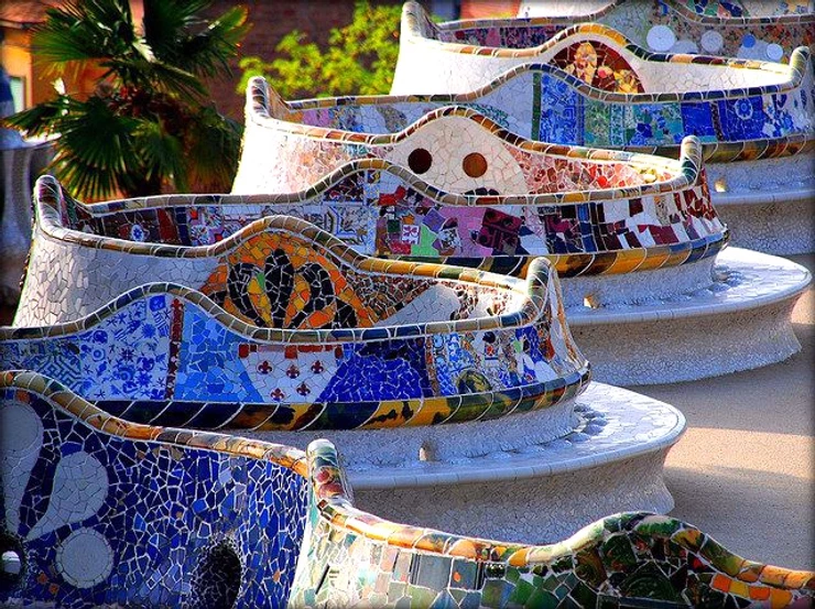 serpentine bench in Park Guell