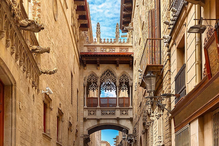 Bridge Carrer del Bisbe, a must visit attraction in the Gothic Quarter