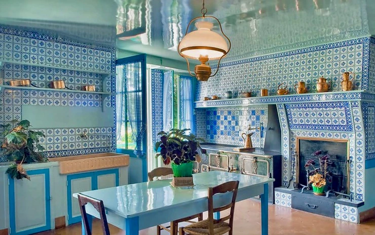  blue kitchen in Monet's Giverny house