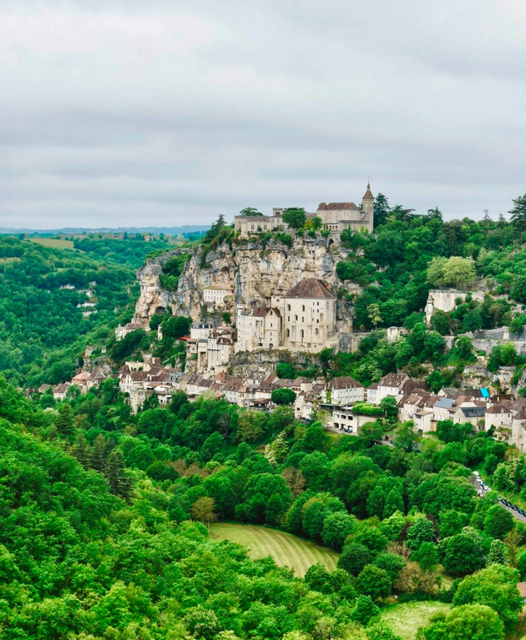 dramatic setting of Rocamadour France