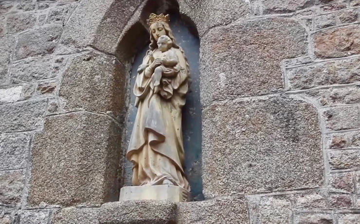 statue on the facade of S. Peter's Chapel