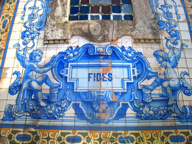 detail of the facade and its "faith" tile