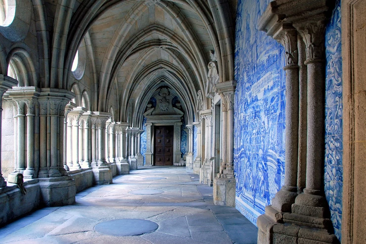 azulejos in the cloister of Se Cathedral