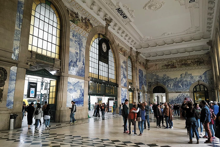 the large atrium in São Bento Train Station in Porto 