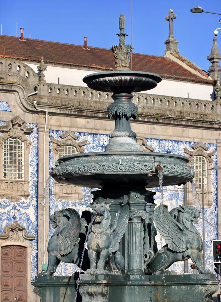 This fountain outside the Igreja de Carmo looks very Gryffindor like to me. And J. K. Rowling did live in Porto for two years.
