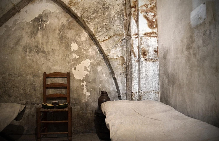 a grim prison cell in the Conciergerie