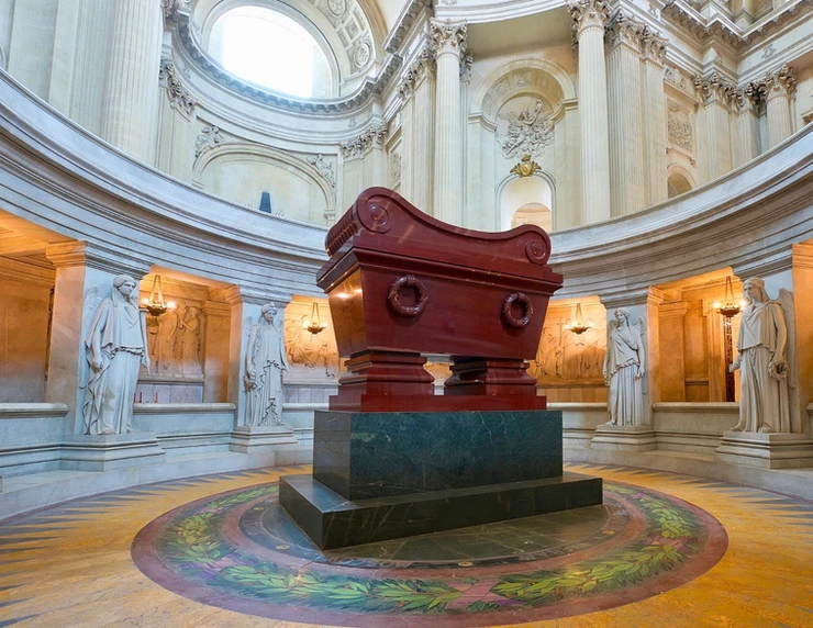 the circular gallery in Napoleon's tomb