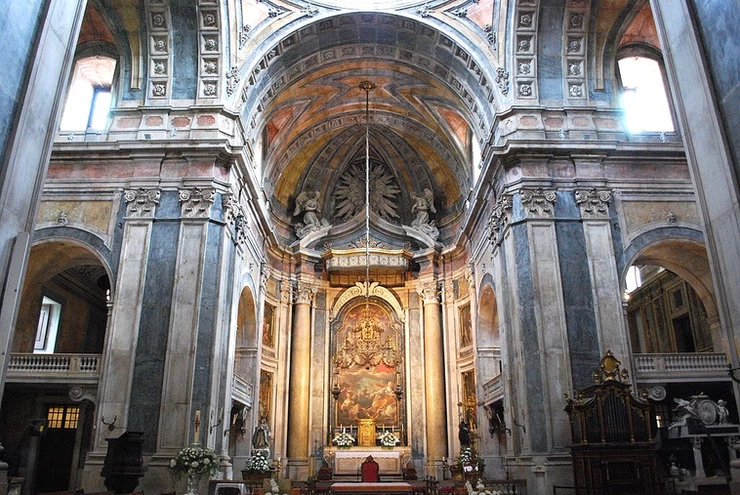 the interior with pink, gray, yellow, black marble