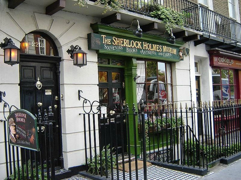 the Sherlock Holmes Museum, an expensive tourist trap in London