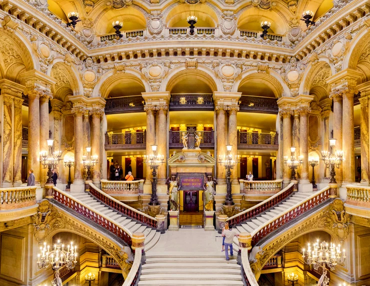 the magnificent Grand Staircase at the Paris Opera house, an unmissable site in Paris
